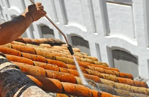 Nettoyage de toitures - Caromb